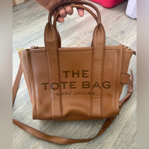 Marc Jacobs Handbags - Marc Jacobs THE LEATHER SMALL TOTE BAG